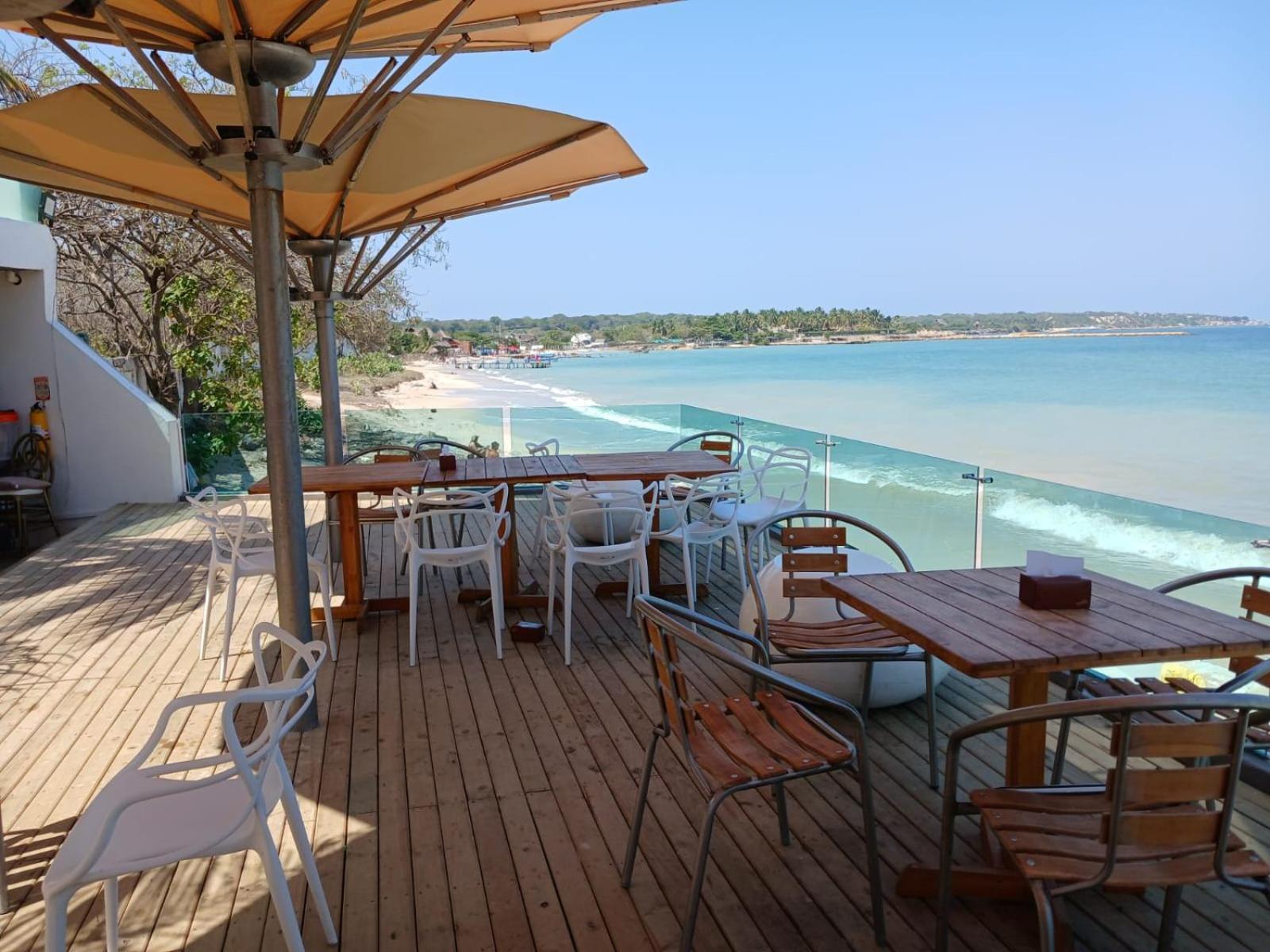 Hotel Tropical Inn Playa de Punta Arena エクステリア 写真