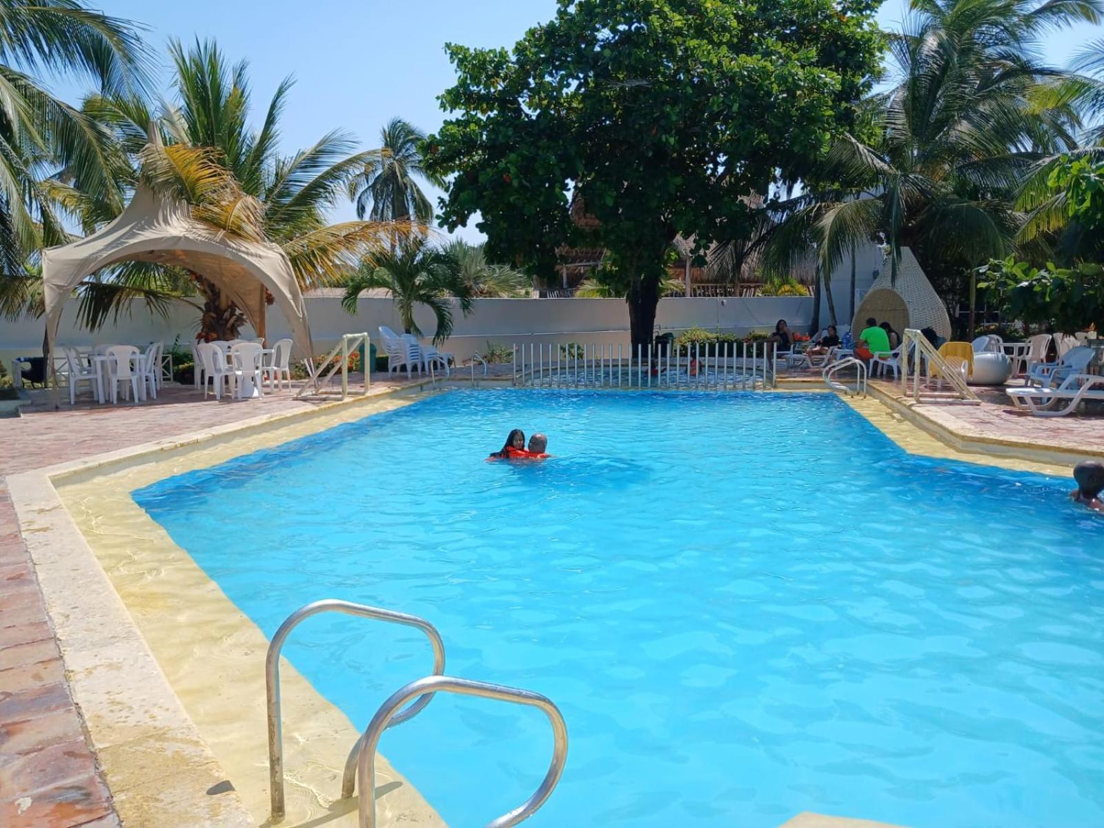 Hotel Tropical Inn Playa de Punta Arena エクステリア 写真