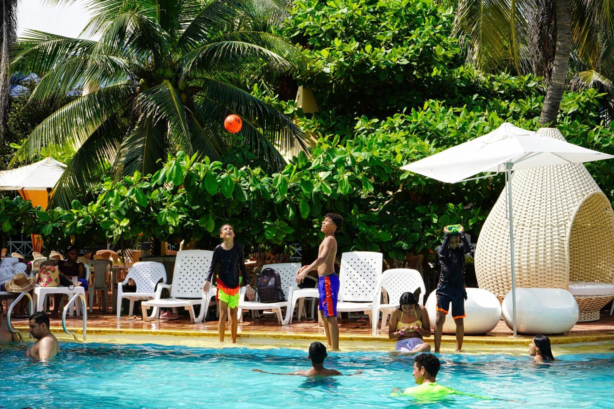 Hotel Tropical Inn Playa de Punta Arena エクステリア 写真